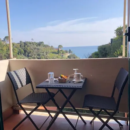 安菲塔卡梅尔阿勒特里5酒店 招待所