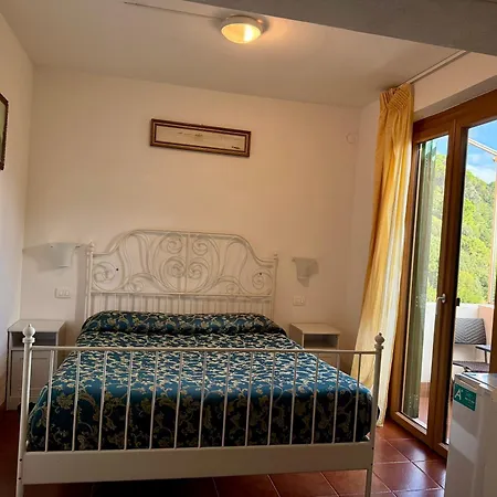 安菲塔卡梅尔阿勒特里5酒店 3* 蒙特罗索阿尔马雷